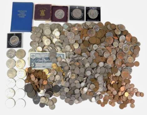 Various coins, six pence, pennies to include 1967 with some patina, other 3d bits, pre decimal and other commemorative coins, etc. (a quantity)