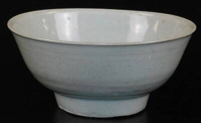 A Chinese bowl and spoon from the Tek Sing Cargo, bears Nagel Auction labels, 15.5cm diameter. - 2