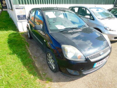 A Ford Fiesta Zetec Climate TDCI, registration PX56 ZWD, 2006, with 5 previous owners, 1.4L diesel, black, approx 122,771 miles, with MOT history, current MOT valid until 15th January 2021, sold with V5 document, no service history, but receipts for works - 2