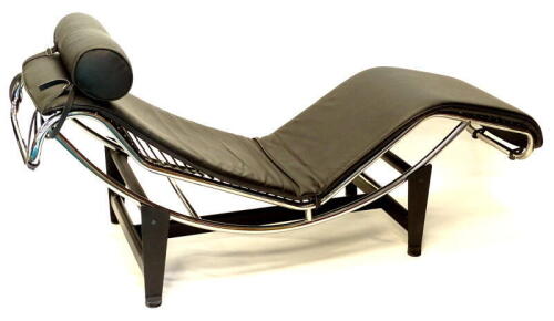 A Le Corbusier style black leather chaise longue or couch, with chromed metal frame and ebonised steel base, 160cm wide.