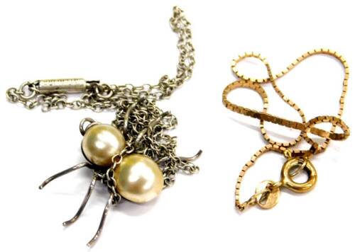 Two items of jewellery, comprising a 9ct gold box link bracelet, 1.3g, and a silver and cultured pearl set spider pendant and chain, marked sterling. (2)