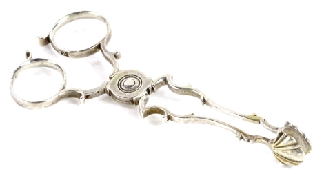 A pair of early 19thC silver sugar tongs, maker stamped TW, ¾oz.