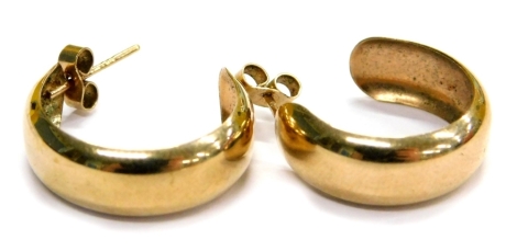 A pair of 9ct gold hoop earrings, of plain design with butterfly backs, the hoops 1.8cm diameter, 2.8g.