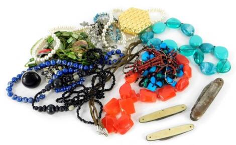 Various costume jewellery, beads, faux pearl necklaces, pen knives, stone set costume jewellery, etc. (one bag).