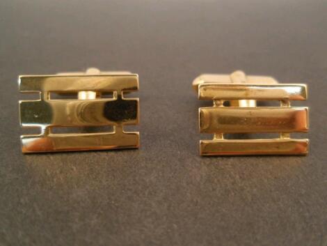 A pair of 18ct gold cuff links