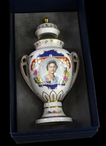 An Aynsley porcelain commemorative two handled vase and cover, no. 76/250, 23cm high.