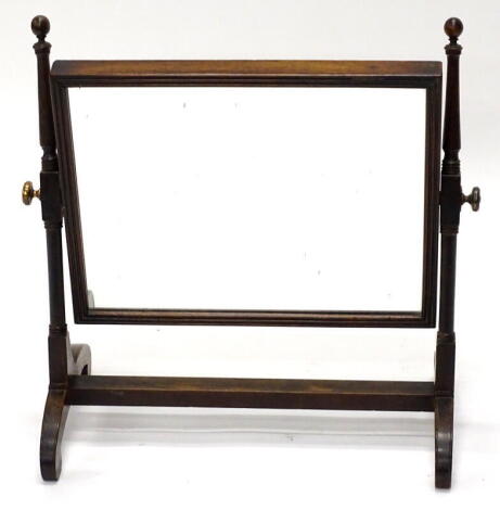 A 19thC mahogany dressing table mirror, the rectangular plate with a reeded edge on turned supports, 45cm wide.