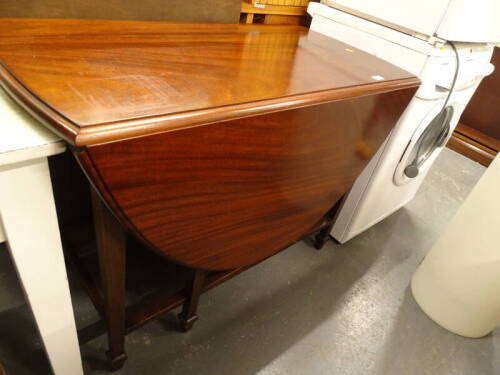 A mahogany oval drop leaf table, on square tapering legs.