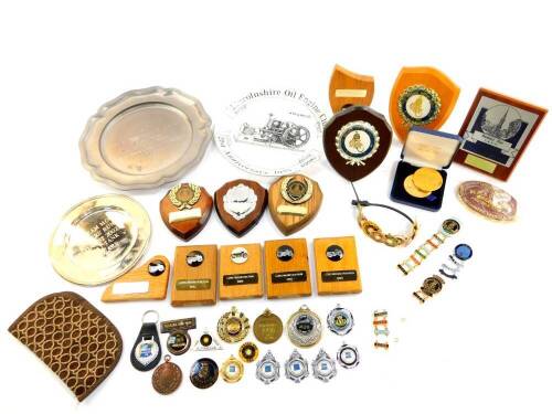 Sunbeam Motorcycle Club memorabilia, including badges, shields, dishes, etc. (1 tray)