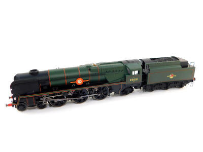 A Hornby OO gauge Merchant Navy Class locomotive 'Blue Star', BR green livery, 4-6-2, 35010, R2710, boxed. - 3