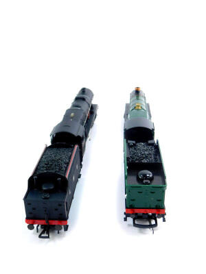 An Airfix OO gauge locomotive 'Albert Hall', Great Western green livery, 4-6-0, 4983, unboxed, together with an LMS locomotive 'Royal Scots Fusilier', black livery, 4-6-0. 6103, 54120-0, boxed. (2) - 6