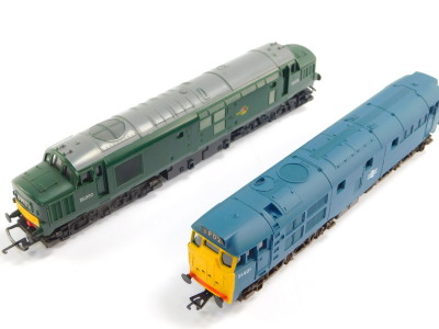 A Lima OO gauge diesel locomotive, BR green livery, D6830, and a further diesel locomotive, BR blue livery, 31401, both boxed. (2)