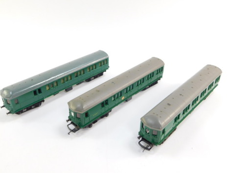 Three Hornby Triang OO gauge coaches, green livery, boxed. (3)