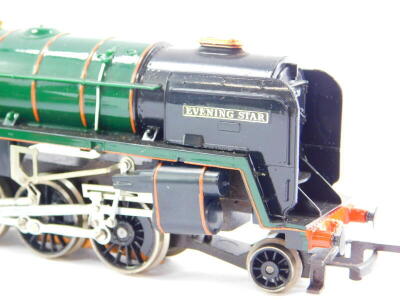 A Hornby OO gauge locomotive 'The Evening Star', British rail green livery, 2-10-0, 9220 R861, boxed, and a further locomotive, British rail green livery, 2-6-2-82004, boxed incorrectly. (2) - 3