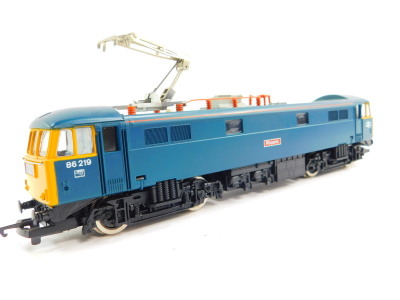 A Hornby OO gauge BR class 86/2 electric locomotive 'Phoenix', 86219, R360, boxed. - 3