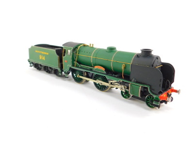 A Wills Finecast School's class locomotive 'Eastbourne', Southern green livery, 4-4-0, 914, boxed. - 2