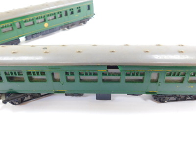 Three Hornby Triang OO gauge coaches, British rail green livery, incorrectly boxed. (3) - 3