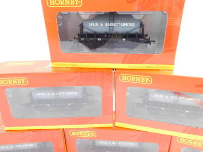 A Hornby OO gauge GWR tank locomotive, with smoke, 0-6-0, 8751, R51S, together with six Alpin & Barrett Limited six wheel milk tank wagons, R6377, all boxed. (7) - 3