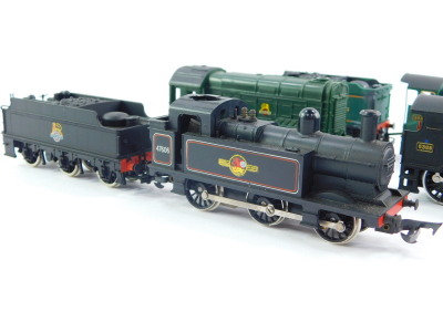 Hornby, Tri-ang & Mainline locomotives, including a Great Western locomotive Kneller Hall', green livery, 4-6-0, 5934, clockwork locomotive, BR black livery, 13005, and a Great Western locomotive, 0-6-2, 6697. (a quantity) - 4