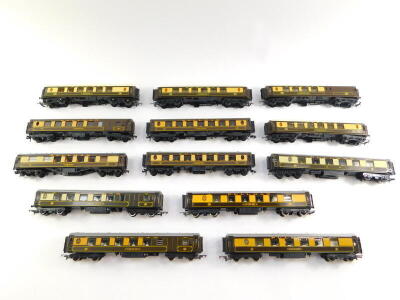 Hornby, Triang, Pullman coaches, including Lucille, Ibis, Aries, Jane, Mary and various numbered cars. (13) - 2