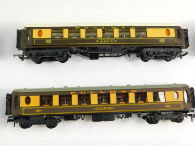 Hornby, Triang, Pullman coaches, including Lucille, Ibis, Aries, Jane, Mary and various numbered cars. (13) - 4