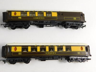 Hornby, Triang, Pullman coaches, including Lucille, Ibis, Aries, Jane, Mary and various numbered cars. (13) - 5