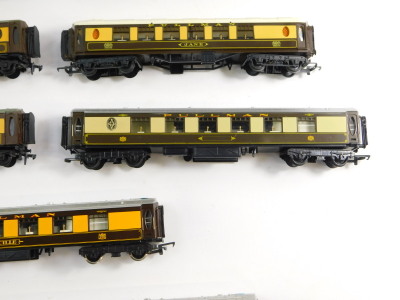 Hornby, Triang, Pullman coaches, including Lucille, Ibis, Aries, Jane, Mary and various numbered cars. (13) - 8