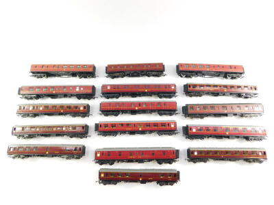 Tri-ang and other OO gauge coaches, British Rail and LMS red livery. (16) - 2