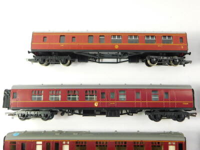 Tri-ang and other OO gauge coaches, British Rail and LMS red livery. (16) - 4