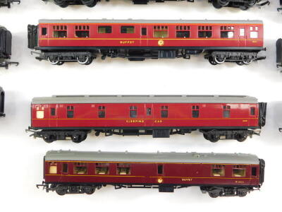 Tri-ang and other OO gauge coaches, British Rail and LMS red livery. (16) - 6