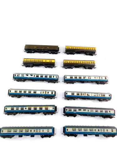 Hornby OO gauge coaches, BR blue and white livery, three Tri-ang coaches and a GW Capital wagon. (12)