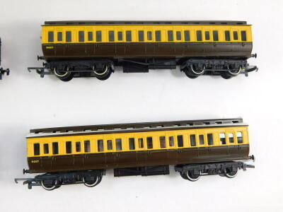 Hornby OO gauge coaches, BR blue and white livery, three Tri-ang coaches and a GW Capital wagon. (12) - 3