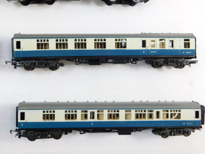 Hornby OO gauge coaches, BR blue and white livery, three Tri-ang coaches and a GW Capital wagon. (12) - 5