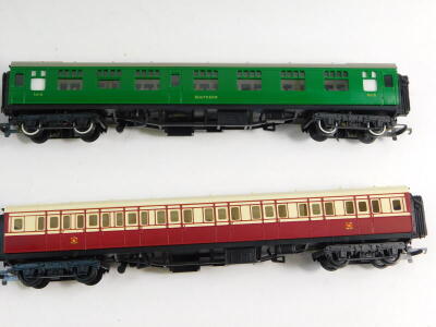 Hornby and other OO gauge coaches, including Great Western, Southern, etc, and a track maintenance department wagon. (13) - 3