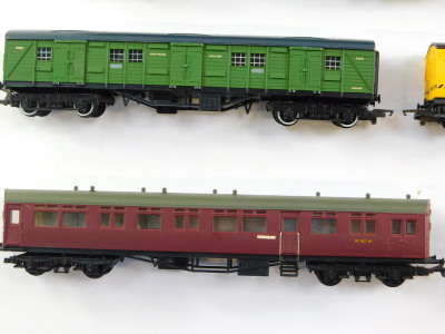 Hornby and other OO gauge coaches, including Great Western, Southern, etc, and a track maintenance department wagon. (13) - 6