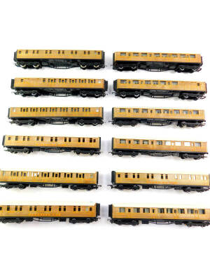 Hornby OO gauge LNER coaches, including sleeping cars and 1st/3rd coaches. (12)