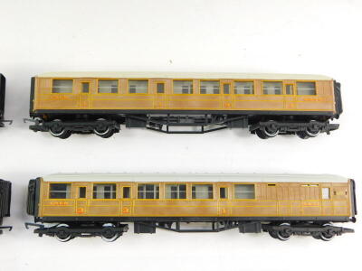 Hornby OO gauge LNER coaches, including sleeping cars and 1st/3rd coaches. (12) - 3