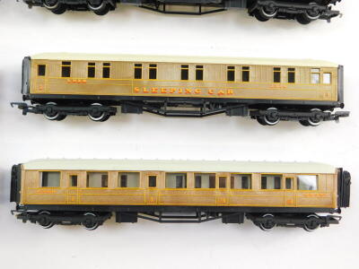 Hornby OO gauge LNER coaches, including sleeping cars and 1st/3rd coaches. (12) - 7