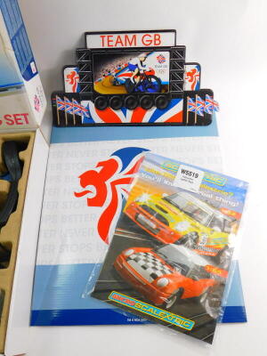 A Scalextric velodrome cycling set, boxed. - 4