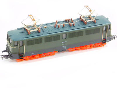 A Piko HO scale Schnellzug lokomotive, BR211, boxed.