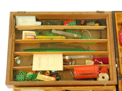 Meccano, in an outfit number 9 box, and a further tray. (2) - 3