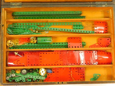 Meccano, in an outfit number 9 box, and a further tray. (2) - 4