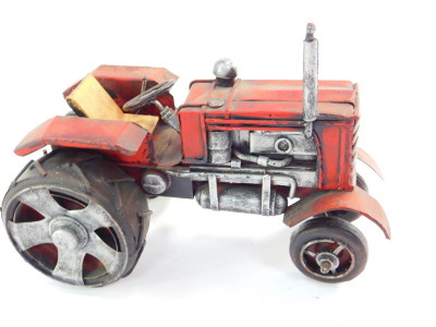 A cast metal model of a tractor, 21cm wide. - 2