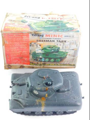 A Triang Minic clockwork powered Sherman tank, series 2, boxed. (AF)