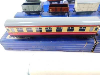 Hornby OO gauge coaches, together with wagons, boxed. (1 tray) - 7