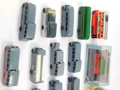 Corgi Dinky Oxford and other die cast models of buses, some boxed., together with a vintage truck. (1 tray) - 2