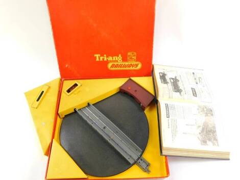 A Tri-ang OO gauge turntable set, R45, boxed, together with Model Railway News 1962, cloth bound. (2)