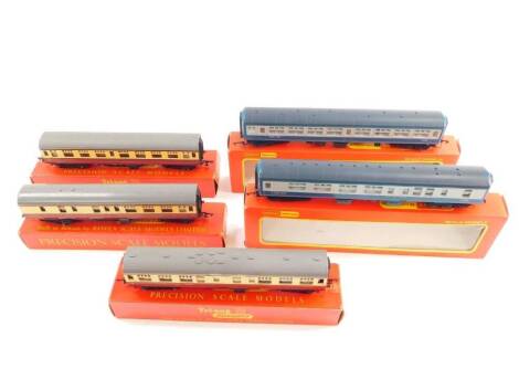 Five Hornby OO gauge coaches, comprising BR Inter-City brake coach R896, Inter-City coach R895, BR restaurant car R224, Mainline composite coach R29, and Mainline brake third coach R28, all boxed. (5)