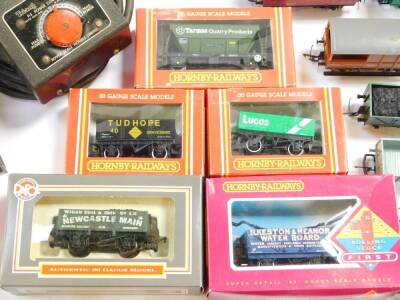 Hornby OO gauge wagons, girder bridge, signal box, bridge supports, level crossing, etc, most boxed. (2 trays and 1 box) - 5