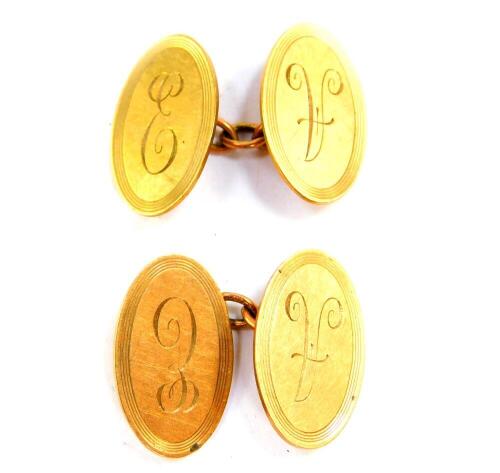 A pair of 9ct gold oval chain link cufflinks, initial engraved, 6.4g.